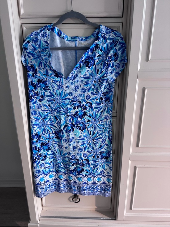 Lilly Pulitzer Dresses & Skirts - Lilly Pulitzer Blue Multi Floral V-neck Shift Dress